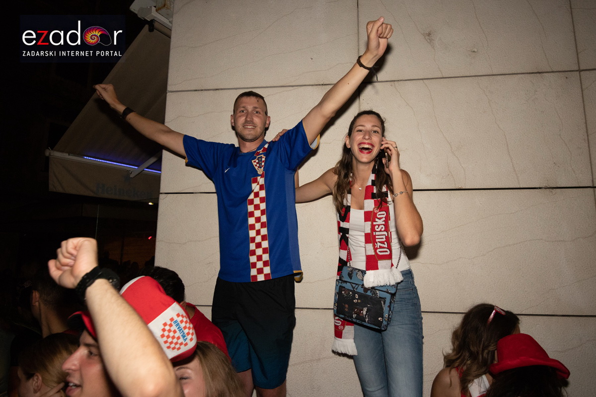 Čudesna noć: Velika fešta ulicama Zadra nakon plasmana Vatrenih u finale SP Čudesna noć: Velika fešta ulicama Zadra nakon plasmana Vatrenih u finale SP