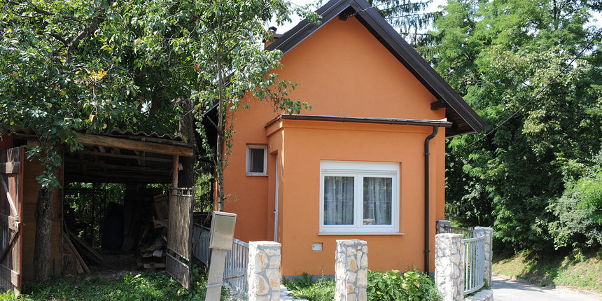 210810. Susedgrad, Piskorov breg 2, kuca Josipa Varovica kojeg su vezali, tesko pretukli i opljackali. Na slici: kuca Josipa Varovica. Foto: Damir Krajac / CROPIX 210810. Susedgrad, Piskorov breg 2, kuca Josipa Varovica kojeg su vezali, tesko pretukli i opljackali. Na slici: kuca Josipa Varovica. Foto: Damir Krajac / CROPIX