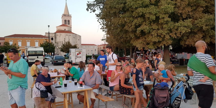 Zalazak sunca i Craft Beer Festival na zadarskoj rivi. Foto: Mladen Malik Zalazak sunca i Craft Beer Festival na zadarskoj rivi. Foto: Mladen Malik