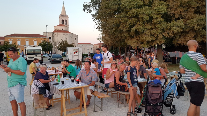 Zalazak sunca i Craft Beer Festival na zadarskoj rivi. Foto: Mladen Malik Zalazak sunca i Craft Beer Festival na zadarskoj rivi. Foto: Mladen Malik