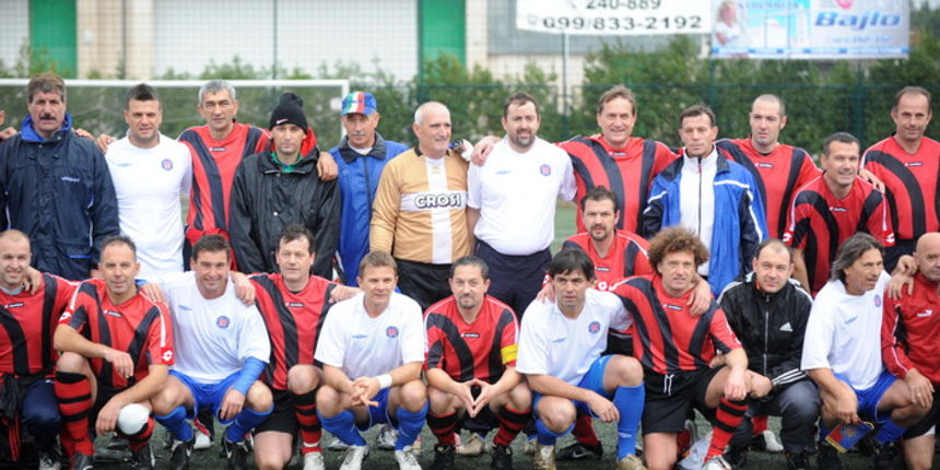 Zadar, 281110.
Povodom proslave 100 godina NK. Arbanasi, odigrana je nogometna utakmica izmedju veterana Nk. Arbanasi i veterana NK. Hajduk.
Foto: Andrija Lucic / CROPIX Zadar, 281110.
Povodom proslave 100 godina NK. Arbanasi, odigrana je nogometna utakmica izmedju veterana Nk. Arbanasi i veterana NK. Hajduk.
Foto: Andrija Lucic / CROPIX