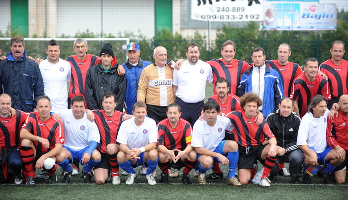 Zadar, 281110.
Povodom proslave 100 godina NK. Arbanasi, odigrana je nogometna utakmica izmedju veterana Nk. Arbanasi i veterana NK. Hajduk.
Foto: Andrija Lucic / CROPIX Zadar, 281110.
Povodom proslave 100 godina NK. Arbanasi, odigrana je nogometna utakmica izmedju veterana Nk. Arbanasi i veterana NK. Hajduk.
Foto: Andrija Lucic / CROPIX