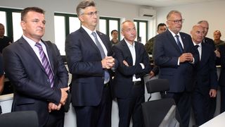 Plenković posjetio Centar za koordinaciju, vođenje i gašenje požara na priobalju Plenković posjetio Centar za koordinaciju, vođenje i gašenje požara na priobalju