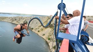 Mario Možnik otvorio bungee jumping sezonu na Masleničkom mostu, Photo: Hrvoje Jelavic/PIXSELL