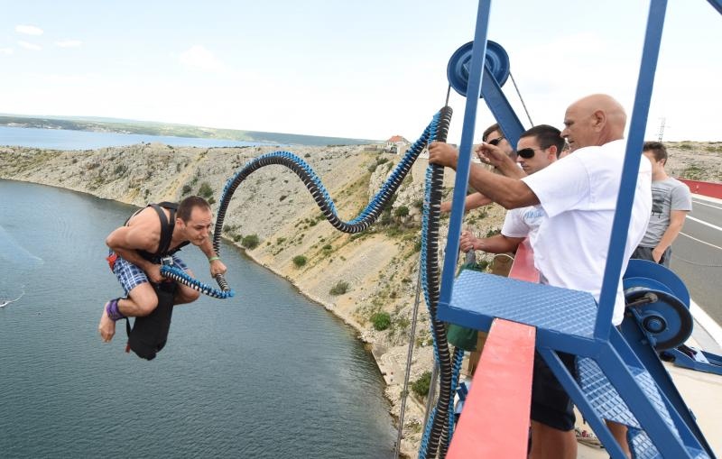 Mario Možnik otvorio bungee jumping sezonu na Masleničkom mostu, Photo: Hrvoje Jelavic/PIXSELL