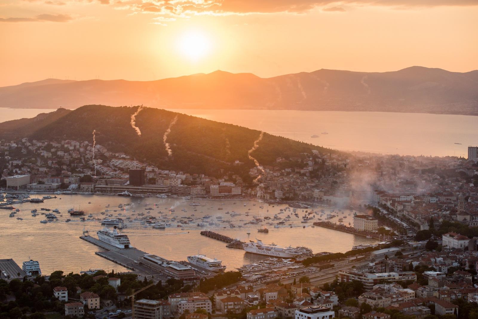 Splićani ispratili Olivera na posljednju plovidbu – fotografije iz zraka