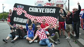 Euro 2016: Hrvatski navijači napravili fenomenalnu atmosferu u Parizu. Photo: Sanjin Strukić/PIXSELL Euro 2016: Hrvatski navijači napravili fenomenalnu atmosferu u Parizu. Photo: Sanjin Strukić/PIXSELL