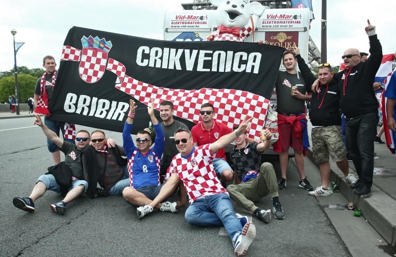 Euro 2016: Hrvatski navijači napravili fenomenalnu atmosferu u Parizu. Photo: Sanjin Strukić/PIXSELL Euro 2016: Hrvatski navijači napravili fenomenalnu atmosferu u Parizu. Photo: Sanjin Strukić/PIXSELL