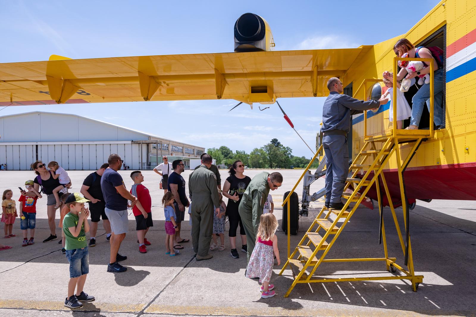 Dan otvorenih vrata vojarne u Zemuniku Dan otvorenih vrata vojarne u Zemuniku