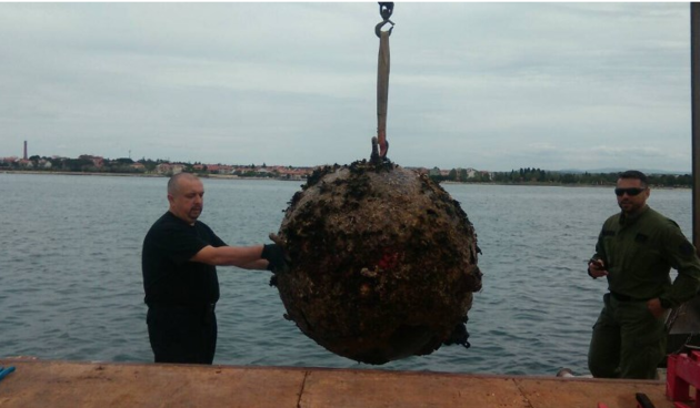Iz mora izvađena i uništena protubrodska mina
