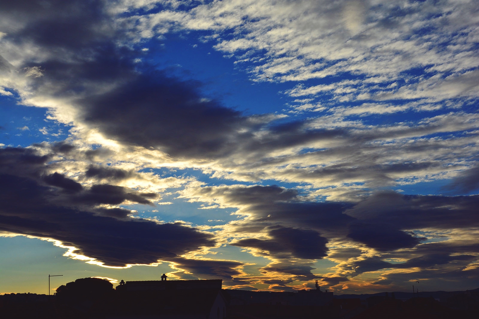 Zimsko svitanje i igra oblaka, foto: Iva Perinčić Zimsko svitanje i igra oblaka, foto: Iva Perinčić