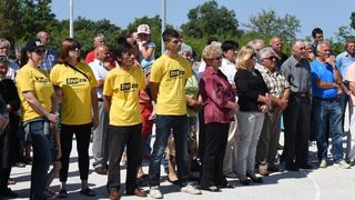 Nekoliko desetaka mještana danas je u Suhovarama prosvjedovalo je protiv projekta zbrinjavanja otpada u Biljanima.  Photo: Dino Stanin/PIXSELL