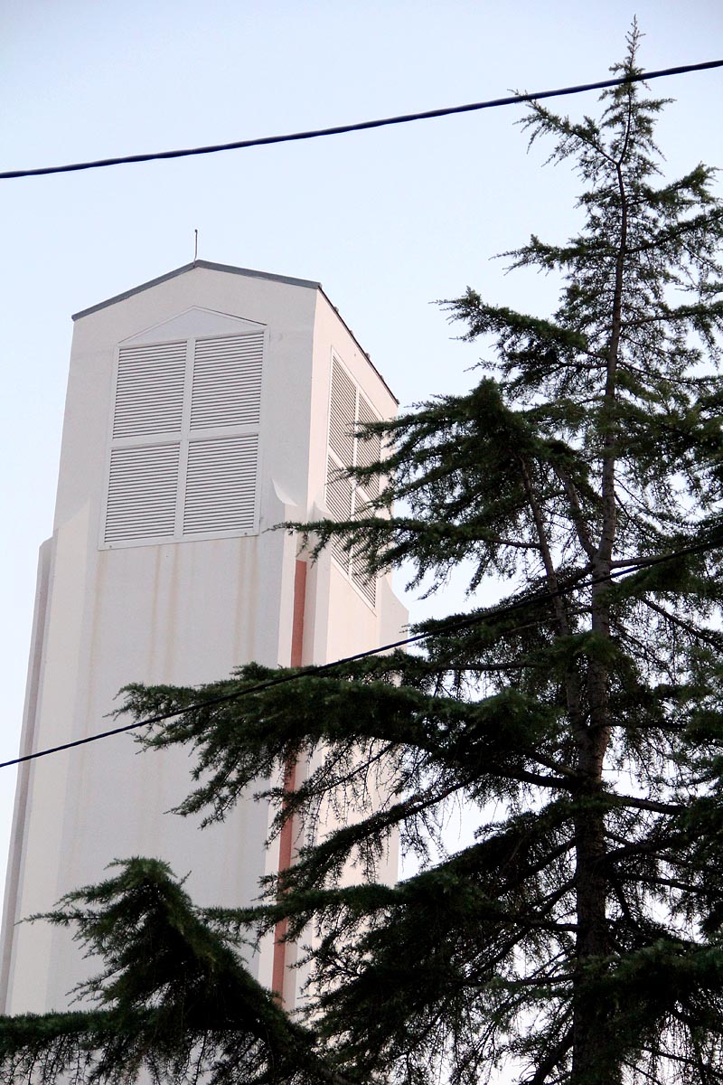 Na Stanovima se Kraljica mira slavi već preko 20 godina, a sinoćnjim misnim slavljem, procesijom i kasnije koncertom na školskom igralištu Stanarci su proslavili još jednu feštu. Koncert su održali grupa Dalmatico i Ivica Sikirić Ićo, foto: I. Perinčić Na Stanovima se Kraljica mira slavi već preko 20 godina, a sinoćnjim misnim slavljem, procesijom i kasnije koncertom na školskom igralištu Stanarci su proslavili još jednu feštu. Koncert su održali grupa Dalmatico i Ivica Sikirić Ićo, foto: I. Perinčić