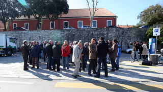 Zadar, 280213. Poluotok, Liburnska obala. Prosvjedni skup oko 80 bivsih zaposlenika Croatia Zadar Line-a. To je do sada najmasovniji prosvjedni skup bivsih zaposlenika i ujedno najdulji stecaj u Hrvatskoj.Foto: Jure Miskovic / CROPIX Zadar, 280213. Poluotok, Liburnska obala. Prosvjedni skup oko 80 bivsih zaposlenika Croatia Zadar Line-a. To je do sada najmasovniji prosvjedni skup bivsih zaposlenika i ujedno najdulji stecaj u Hrvatskoj.Foto: Jure Miskovic / CROPIX