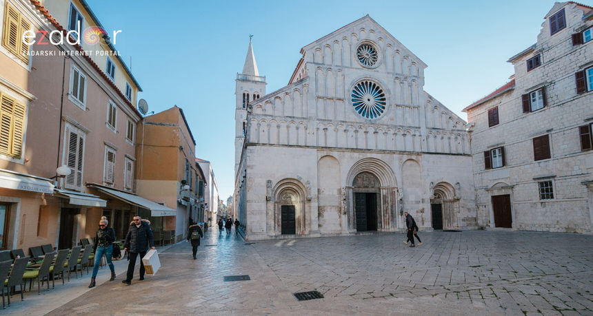 Đir po gradu, srijeda 20. prosinca 2017. Katedrala sv. Stošije Đir po gradu, srijeda 20. prosinca 2017. Katedrala sv. Stošije