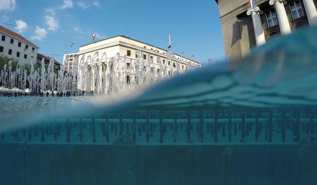 Pogled na Hrvatsku narodnu banku iz fontane. Photo: Davor Puklavec/PIXSELL