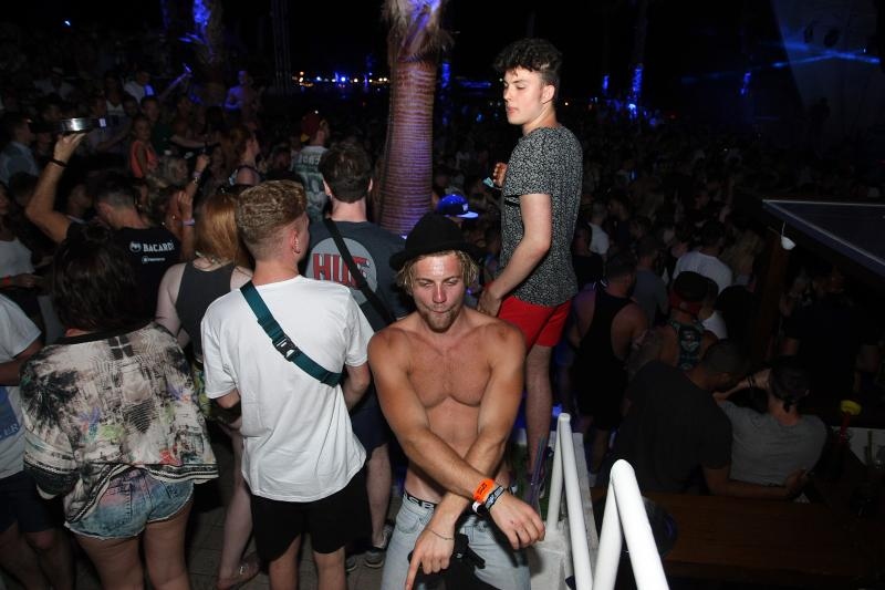Plaza Zrce, cetvrti dan Hideout festivala privukao je nekoliko tisuca, ponajvise engleskih turista koji su se zabavljali u klubu Papaya. Photo: Luka Stanzl/PIXSELL Plaza Zrce, cetvrti dan Hideout festivala privukao je nekoliko tisuca, ponajvise engleskih turista koji su se zabavljali u klubu Papaya. Photo: Luka Stanzl/PIXSELL