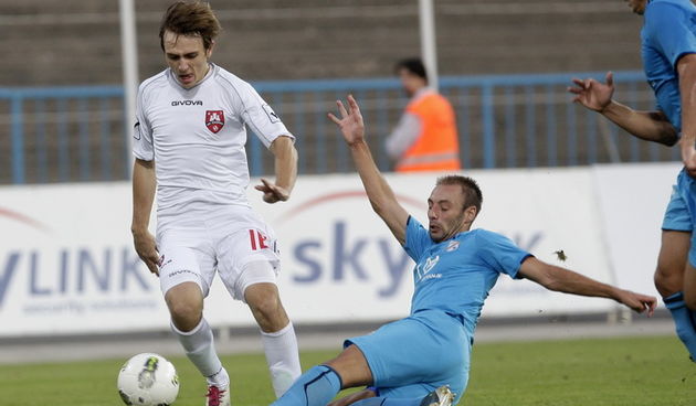 Zagreb, 300911.Stadion u Kranjcevicevoj.Nogometna utakmica 10. kola 1.HNL Zagreb – Rijeka.Na slici: jedanesterac za Zagreb, Besart Abdurahimi 16, Kristijan Caval 3.Foto: Nenad Dugi / Cropix
