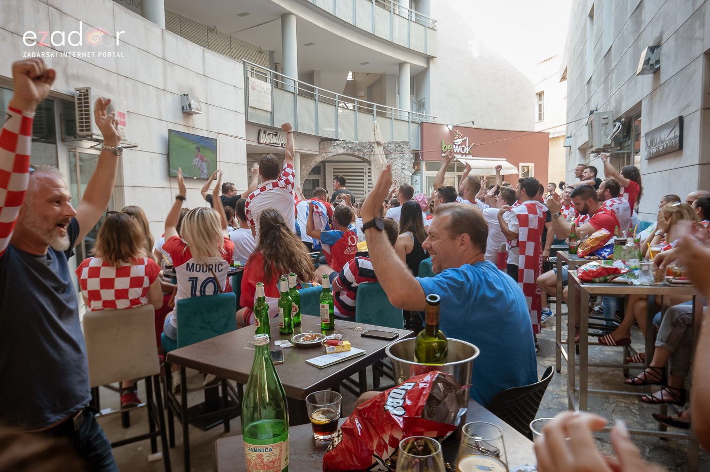 Navijačko ludilo u Zadru za vrijeme i nakon finala Svjetskog prvenstva Navijačko ludilo u Zadru za vrijeme i nakon finala Svjetskog prvenstva