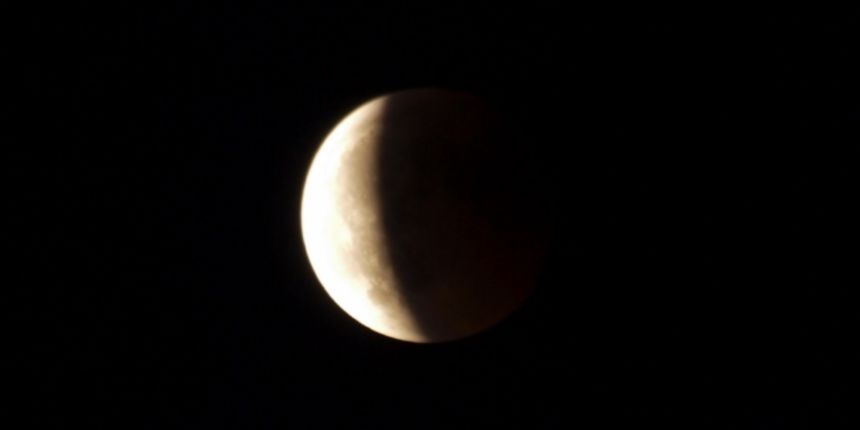 Potpuna pomrcina mjeseca