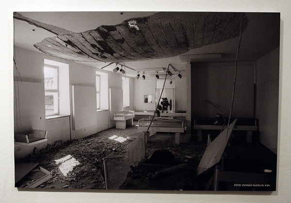 HKK: Otvorenje izlozbe “Razaranje Zadra” Zvonka Kucelina i Zeljka Karavide