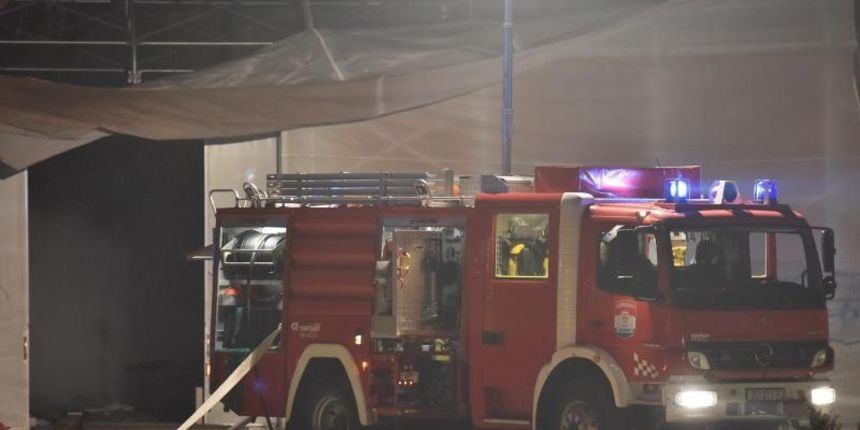 Vatrogasci JVP Zadar ugasili požar na skladišnom šatoru na prostoru bivše Lesnine, Foto: Dino Stanin/PIXSELL Vatrogasci JVP Zadar ugasili požar na skladišnom šatoru na prostoru bivše Lesnine, Foto: Dino Stanin/PIXSELL