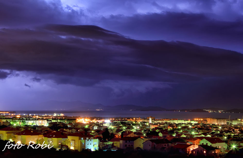 Munje nad Zadrom 16. studenog 2014.  Foto: Roberto Lerga