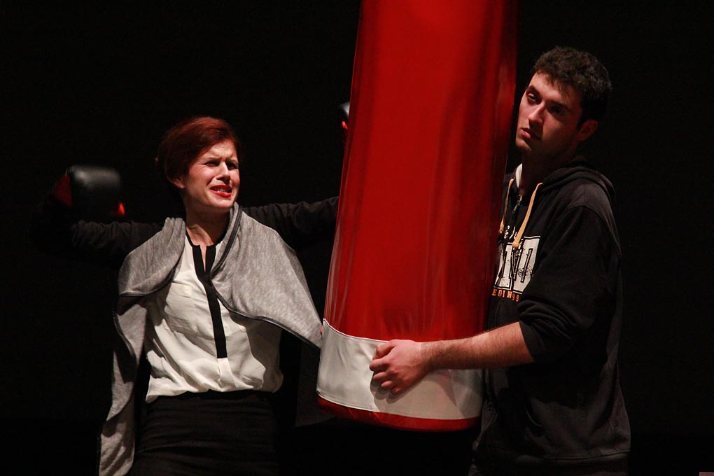 U suradnji HNK Zadar i Kazališne udruge “Igrajmo se” premijerno je izvedena predstava “Sasvim sam popubertetio” u režiji Žane Bumber. foto: Iva Perinčić U suradnji HNK Zadar i Kazališne udruge “Igrajmo se” premijerno je izvedena predstava “Sasvim sam popubertetio” u režiji Žane Bumber. foto: Iva Perinčić