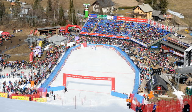 Kranjska Gora, 110312.
Skijaska staza Podkoren.
Vitranc Cup, Fis utrka muskog slaloma.
Povratak hrvatskog skijasa Ivice Kostelica. Nakon ozljede koljena i pauze od tri tjedna i dalje drzi prednost u slalomu pred austrijancem Hirscherom koji je odustao tij
