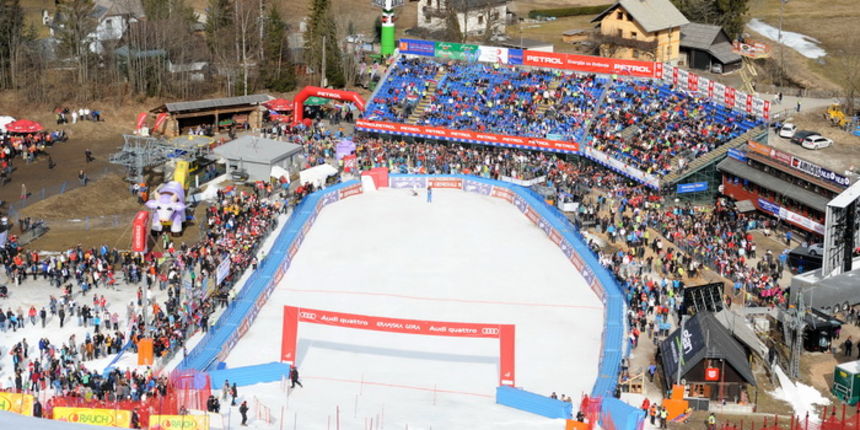 Kranjska Gora, 110312.
Skijaska staza Podkoren.
Vitranc Cup, Fis utrka muskog slaloma.
Povratak hrvatskog skijasa Ivice Kostelica. Nakon ozljede koljena i pauze od tri tjedna i dalje drzi prednost u slalomu pred austrijancem Hirscherom koji je odustao tij