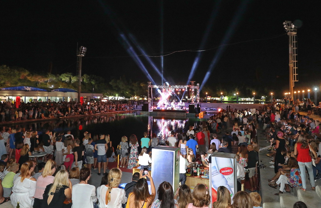 Čudesna Doris Dragović oduševila u Biogradu na Moru Čudesna Doris Dragović oduševila u Biogradu na Moru