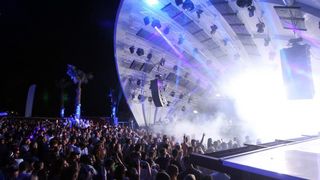 Plaza Zrce, cetvrti dan Hideout festivala privukao je nekoliko tisuca, ponajvise engleskih turista koji su se zabavljali u klubu Papaya. Photo: Luka Stanzl/PIXSELL Plaza Zrce, cetvrti dan Hideout festivala privukao je nekoliko tisuca, ponajvise engleskih turista koji su se zabavljali u klubu Papaya. Photo: Luka Stanzl/PIXSELL