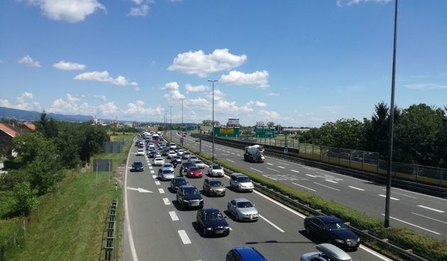 Kolona prema Lučkom dugačka 14 kilometara