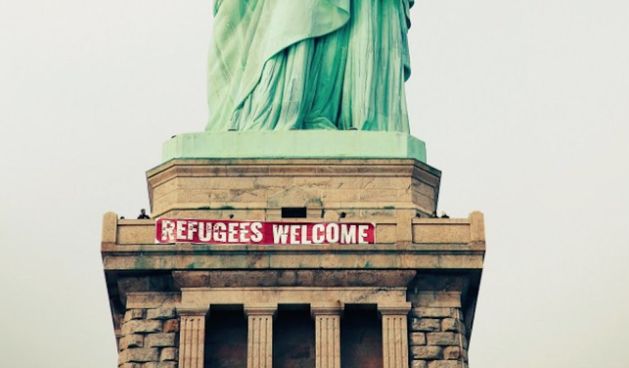 Na Kipu slobode osvanula poruka “Izbjeglice, dobrodošli!”