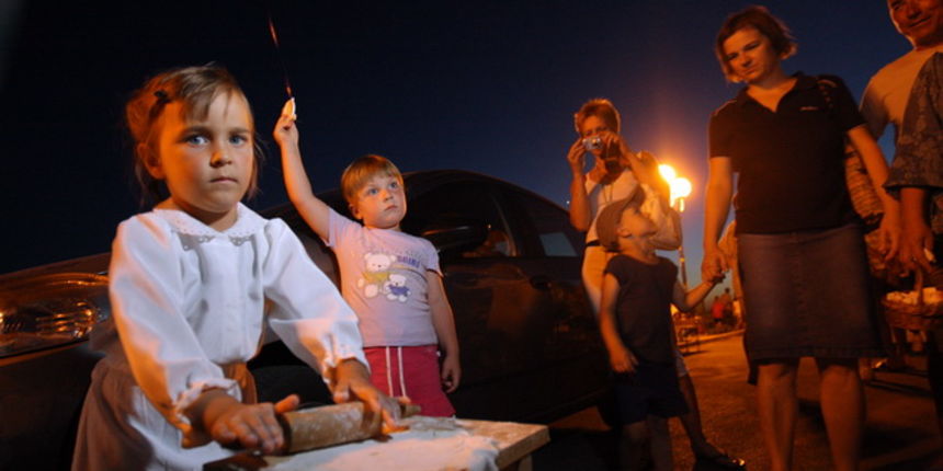 Zadar, 100710.
U petak se odrzala prva Festa od frita i krostula u Turnju, u organizaciji Kulturno umjetnicke udruge ‘Maslina’ iz Turnja i Mjesnog odbora Turanj, a uz pokroviteljstvo Turisticke zajednice opcine Sv.Filip i Jakov.
Na fotografiji: mala Ana Zadar, 100710.
U petak se odrzala prva Festa od frita i krostula u Turnju, u organizaciji Kulturno umjetnicke udruge ‘Maslina’ iz Turnja i Mjesnog odbora Turanj, a uz pokroviteljstvo Turisticke zajednice opcine Sv.Filip i Jakov.
Na fotografiji: mala Ana