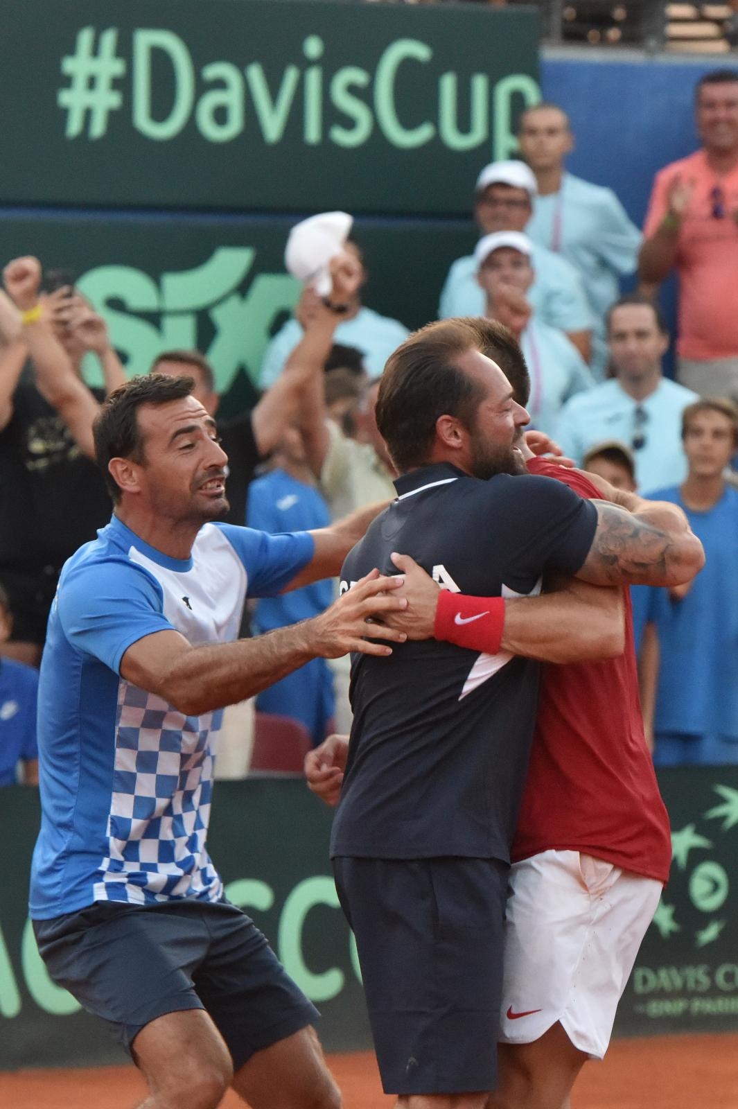 Slavlje hrvatskih tenisača nakon pobjede nad SAD-om Slavlje hrvatskih tenisača nakon pobjede nad SAD-om