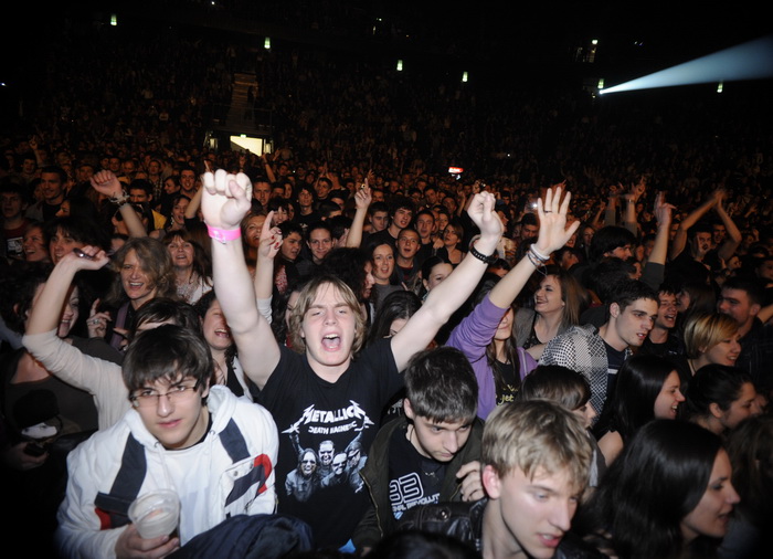 Split, 180311.
Spaladium Arena.
Koncert Bajaga u splitskoj Spaladium Areni ispunio je ocekivanja i dvorana je bila gotovo puna.
Foto: Paun Paunovic / CROPIX Split, 180311.
Spaladium Arena.
Koncert Bajaga u splitskoj Spaladium Areni ispunio je ocekivanja i dvorana je bila gotovo puna.
Foto: Paun Paunovic / CROPIX