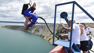 Otvorena sezona bungee jumpinga sa starog Masleničkog mosta. Photo: Hrvoje Jelavić/PIXSELL Otvorena sezona bungee jumpinga sa starog Masleničkog mosta. Photo: Hrvoje Jelavić/PIXSELL