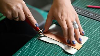 Miljana Jovičić proizvodi torbice od starih gramofonskih ploča