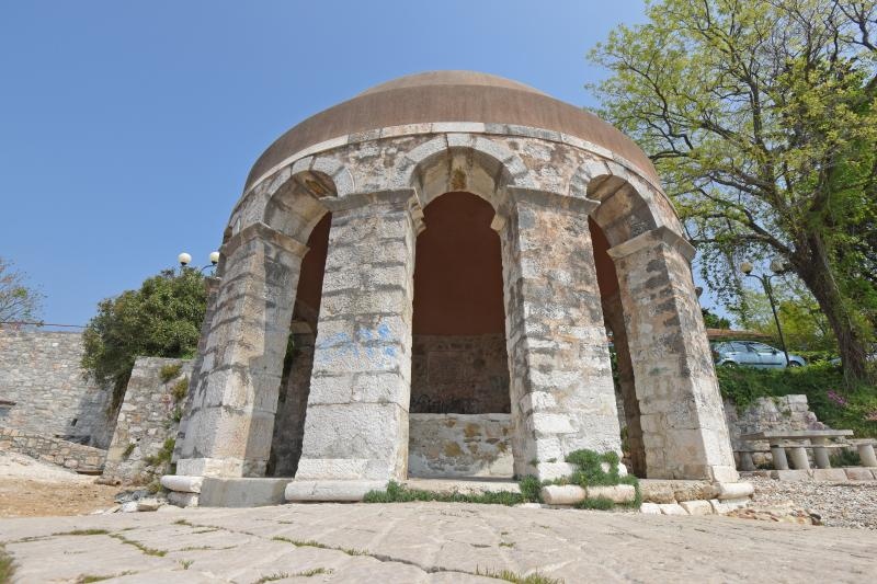 Pri kraju su radovi na obnovi prilaza fontani na Karmi.