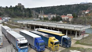 Orkanska bura na istom mjestu na cesti Gračac – Zaton Obrovački prevrnula dva kamiona