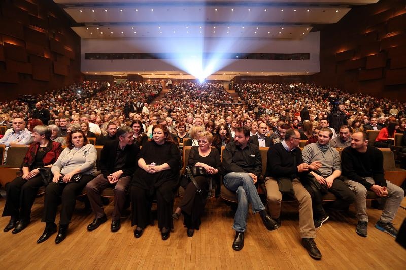 U koncertnoj dvorani Vatroslav Lisinski održan koncert “Hiljade pahulja bijelih” posvećen Kemalu Montenu. Foto. Goran Stanzl/PIXSELL U koncertnoj dvorani Vatroslav Lisinski održan koncert “Hiljade pahulja bijelih” posvećen Kemalu Montenu. Foto. Goran Stanzl/PIXSELL