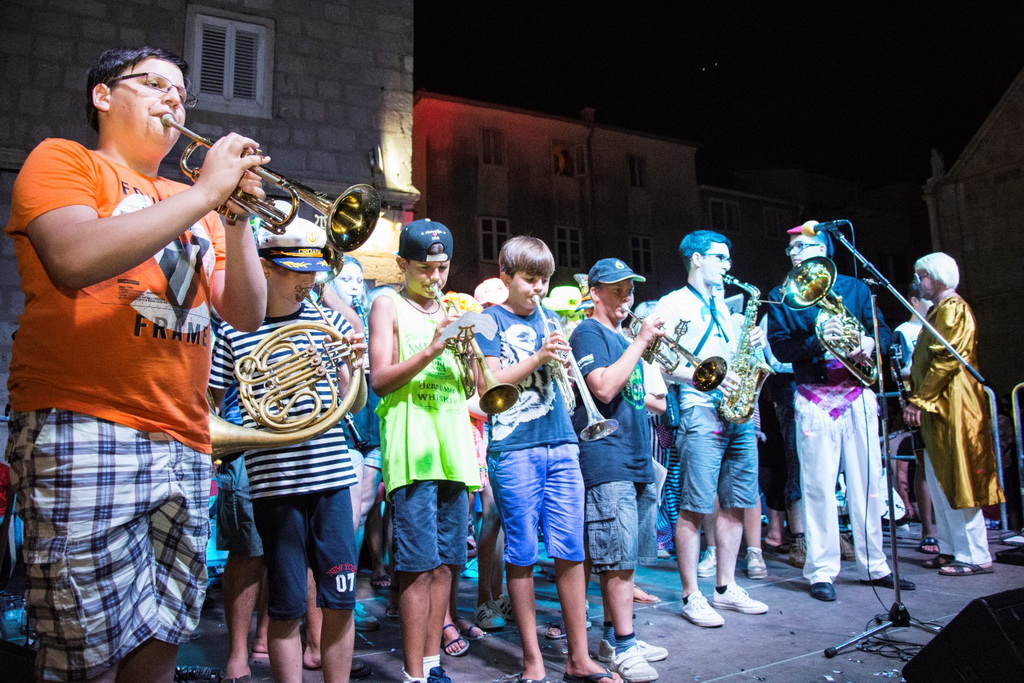 Paški ljetni karneval 2017 – maškarana povorka