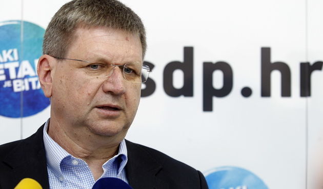 Zagreb, 190513. 
Lokalni izbori 2013.
Sjediste SDP-a, Iblerov trg 9.
Pracenje izbornih rezultata u sredisnjici SDP-a.
Na fotografiji: Mirando Mrsic.
Foto: Tomislav Kristo / CROPIX