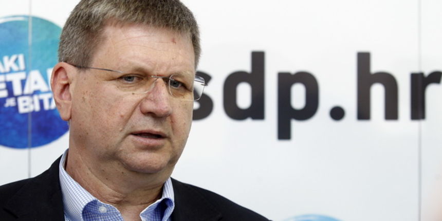 Zagreb, 190513.
Lokalni izbori 2013.
Sjediste SDP-a, Iblerov trg 9.
Pracenje izbornih rezultata u sredisnjici SDP-a.
Na fotografiji: Mirando Mrsic.
Foto: Tomislav Kristo / CROPIX Zagreb, 190513.
Lokalni izbori 2013.
Sjediste SDP-a, Iblerov trg 9.
Pracenje izbornih rezultata u sredisnjici SDP-a.
Na fotografiji: Mirando Mrsic.
Foto: Tomislav Kristo / CROPIX