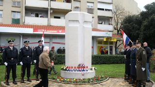 21.01.2014., Zadar – Predsjednik Hrvatskog sabora Josip Leko i ministar branitelja Predrag Matic polozili su vijence u sklopu 21. obljetnice vojno-redarstvene operacije Maslenica ’93. Photo: Dino Stanin/PIXSELL 21.01.2014., Zadar – Predsjednik Hrvatskog sabora Josip Leko i ministar branitelja Predrag Matic polozili su vijence u sklopu 21. obljetnice vojno-redarstvene operacije Maslenica ’93. Photo: Dino Stanin/PIXSELL