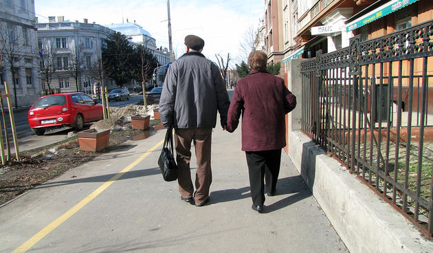 stariji ljudi starci umirovljenici stariji