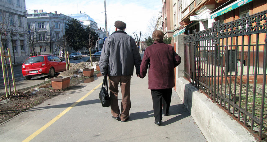 stariji ljudi starci umirovljenici stariji