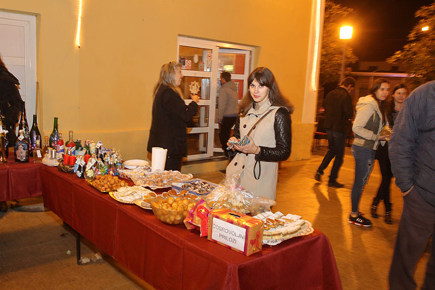 Bibinje: Božićni sajam na Trgu Franje Tuđmana Bibinje: Božićni sajam na Trgu Franje Tuđmana