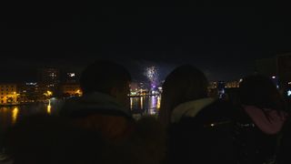 Građani na ulicama Zadra poštujući mjere dočekali 2021. godinu